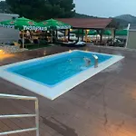 House Lady: Island Retreat With Pool & Transport Holiday home *