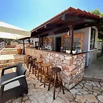 House Lady: Island Retreat With Pool & Transport Holiday home *