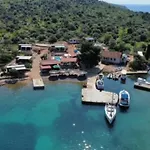 House Lady: Island Retreat With Pool & Transport * Pristanisce