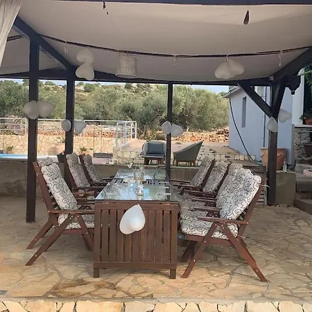 Сasa de vacaciones House Lady - & Tavern Bain, Free Transport, Pool, Island Of Zut - Kornati Pristanisce