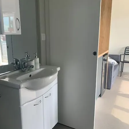 House Lady: Island Retreat With Pool & Transport Holiday home