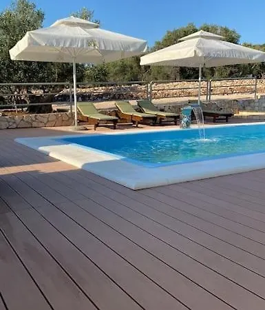 House Lady: Island Retreat With Pool & Transport Holiday home