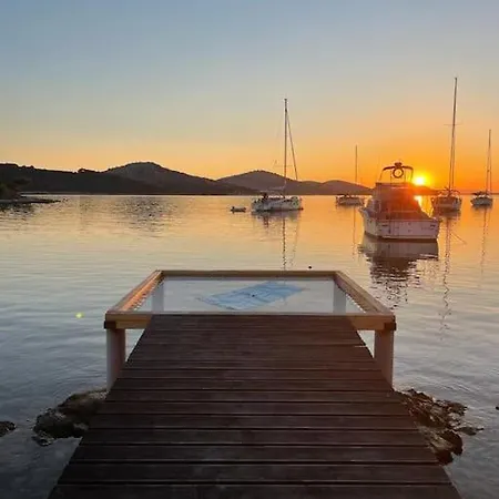 펜션 House Lady - & Tavern Bain, Free Transport, Pool, Island Of Zut - Kornati