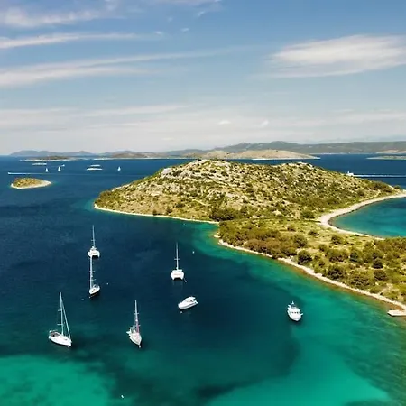 House Lady: Island Retreat With Pool & Transport * Pristanisce