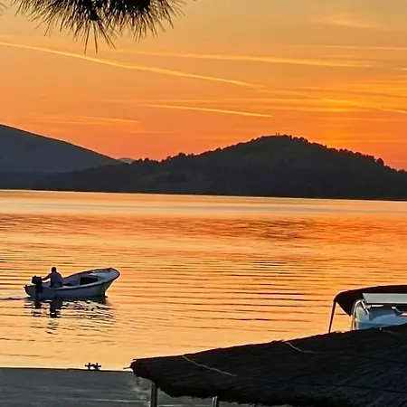 בית נופש House Lady - & Tavern Bain, Free Transport, Pool, Island Of Zut - Kornati *