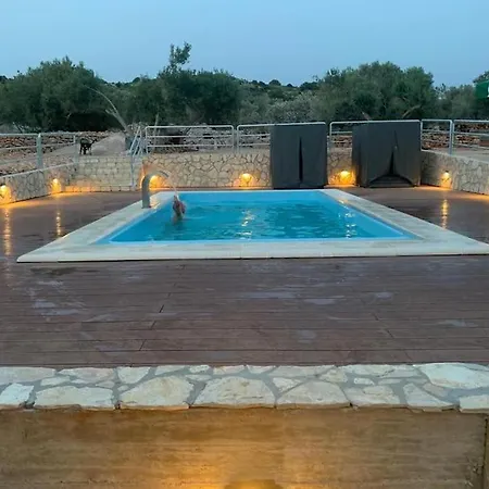 House Lady: Island Retreat With Pool & Transport *