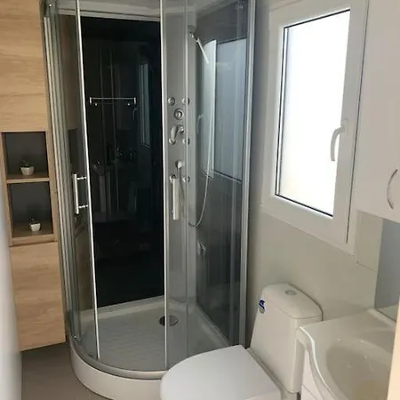 House Lady: Island Retreat With Pool & Transport Pristanisce