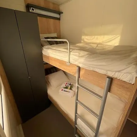 House Lady: Island Retreat With Pool & Transport Holiday home *