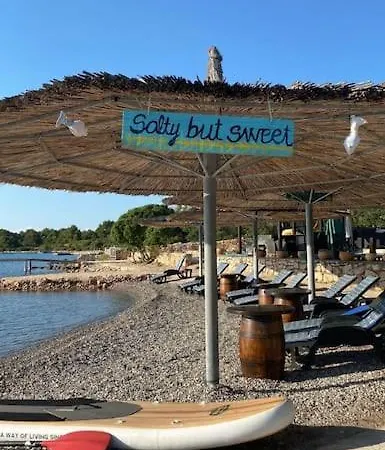 House Lady - & Tavern Bain, Free Transport, Pool, Island Of Zut - Kornati *