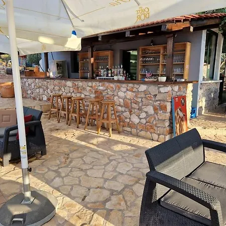 Dom wakacyjny House Lady - & Tavern Bain, Free Transport, Pool, Island Of Zut - Kornati *