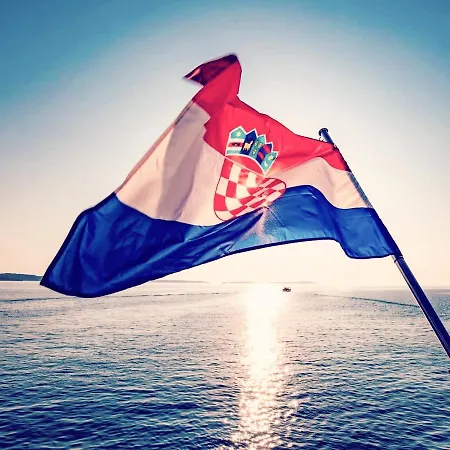 House Lady - & Tavern Bain, Free Transport, Pool, Island Of Zut - Kornati Pristanisce