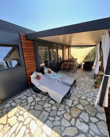 House Lady: Island Retreat With Pool & Transport * Pristanisce