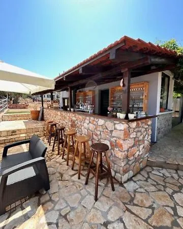 House Lady: Island Retreat With Pool & Transport Holiday home *