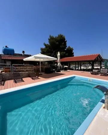 House Lady - & Tavern Bain, Free Transport, Pool, Island Of Zut - Kornati Pristanisce