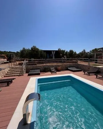 Vikendica House Lady: Island Retreat With Pool & Transport