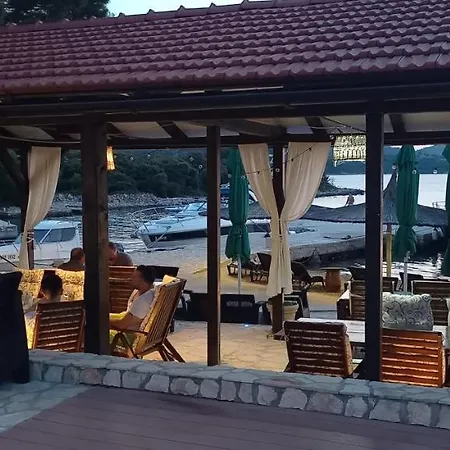 House Lady - & Tavern Bain, Free Transport, Pool, Island Of Zut - Kornati Casa vacanze
