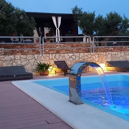 House Lady - & Tavern Bain, Free Transport, Pool, Island Of Zut - Kornati *