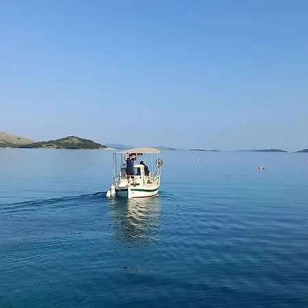 House Lady - & Tavern Bain, Free Transport, Pool, Island Of Zut - Kornati Сasa de vacaciones