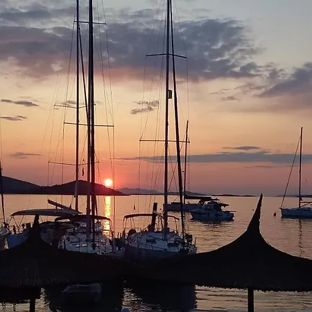 House Lady - & Tavern Bain, Free Transport, Pool, Island Of Zut - Kornati Сasa de vacaciones