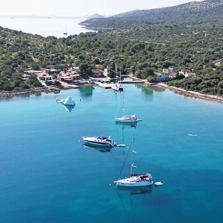 Сasa de vacaciones House Lady - & Tavern Bain, Free Transport, Pool, Island Of Zut - Kornati *