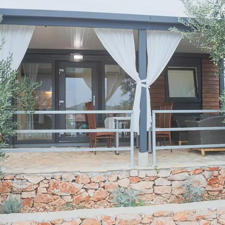 Holiday home House Lady: Island Retreat With Pool & Transport Pristanisce