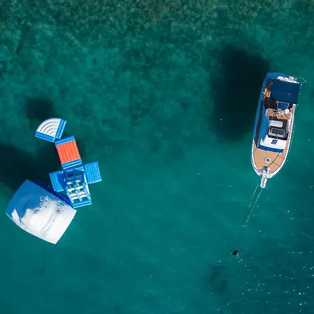 House Lady: Island Retreat With Pool & Transport *