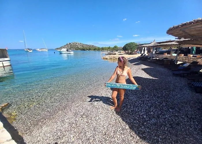 House Lady - & Tavern Bain, Free Transport, Pool, Island Of Zut - Kornati