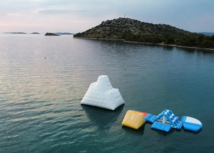 בית נופש House Lady - & Tavern Bain, Free Transport, Pool, Island Of Zut - Kornati Pristanisce