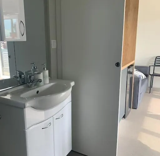 House Lady - & Tavern Bain, Free Transport, Pool, Island Of Zut - Kornati בית נופש