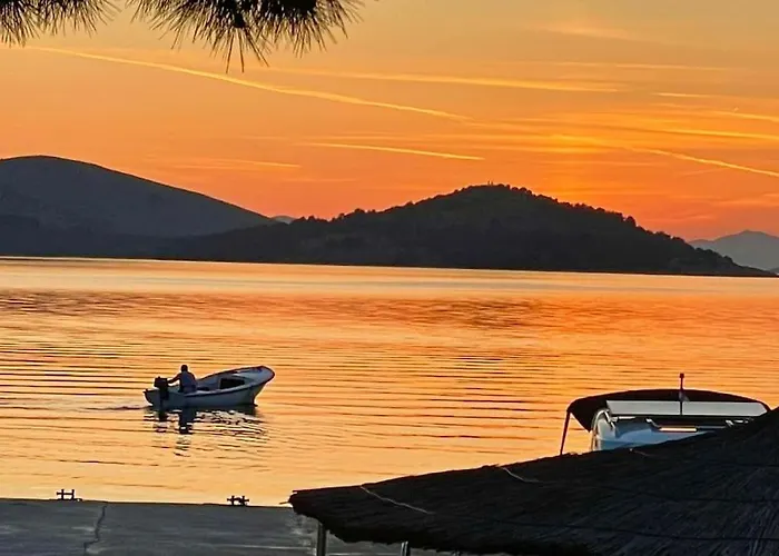 בית נופש House Lady - & Tavern Bain, Free Transport, Pool, Island Of Zut - Kornati *