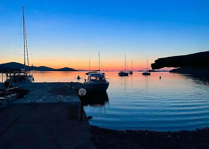 House Lady - & Tavern Bain, Free Transport, Pool, Island Of Zut - Kornati