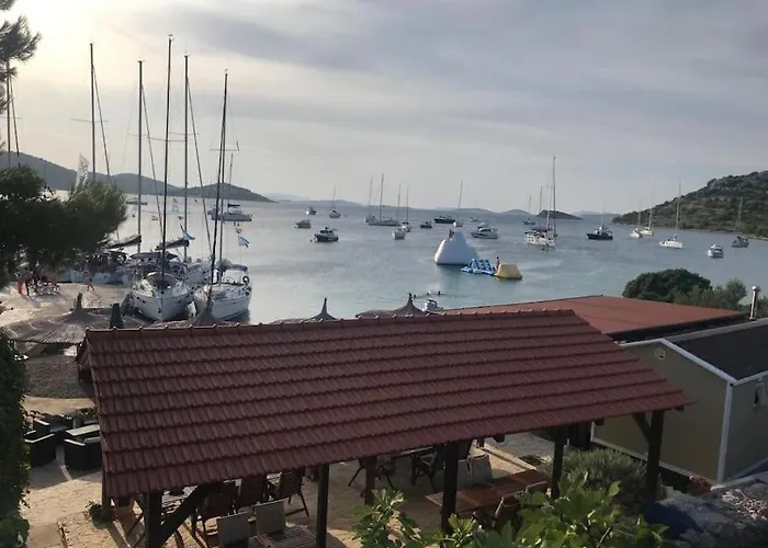 House Lady - & Tavern Bain, Free Transport, Pool, Island Of Zut - Kornati Feriehus