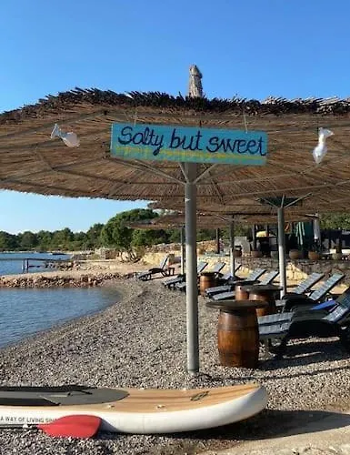 House Lady - & Tavern Bain, Free Transport, Pool, Island Of Zut - Kornati *