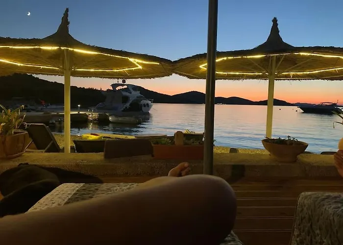 בית נופש House Lady - & Tavern Bain, Free Transport, Pool, Island Of Zut - Kornati *