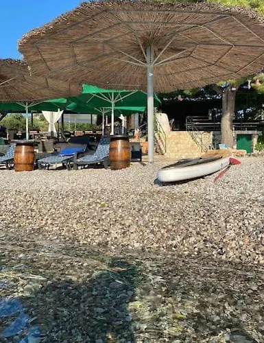 House Lady - & Tavern Bain, Free Transport, Pool, Island Of Zut - Kornati בית נופש