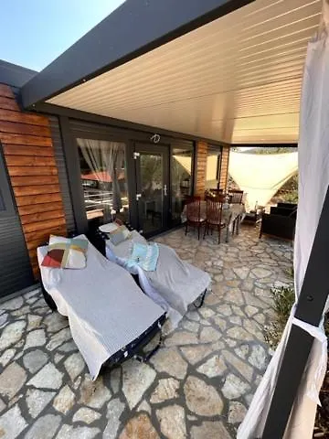 House Lady - & Tavern Bain, Free Transport, Pool, Island Of Zut - Kornati בית נופש Pristanisce