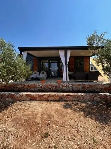 House Lady - & Tavern Bain, Free Transport, Pool, Island Of Zut - Kornati בית נופש