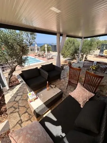 House Lady - & Tavern Bain, Free Transport, Pool, Island Of Zut - Kornati בית נופש Pristanisce