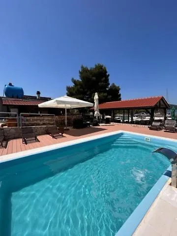 House Lady - & Tavern Bain, Free Transport, Pool, Island Of Zut - Kornati Pristanisce