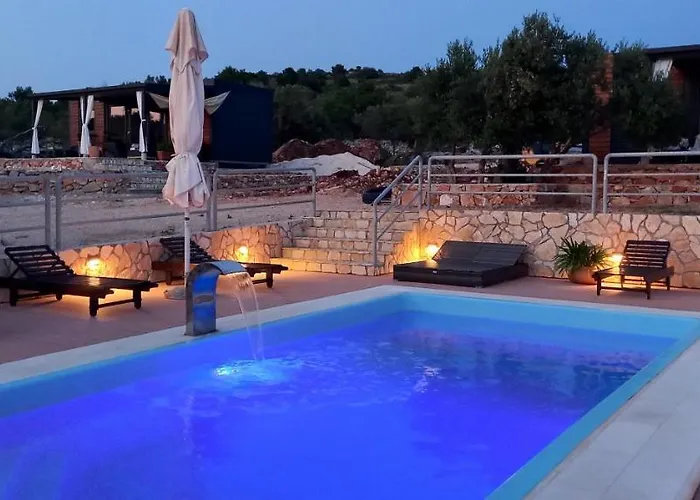 House Lady - & Tavern Bain, Free Transport, Pool, Island Of Zut - Kornati בית נופש Pristanisce