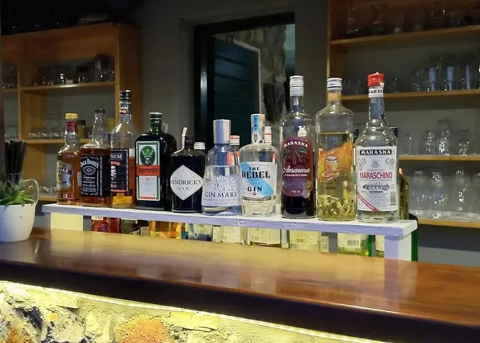 House Lady - & Tavern Bain, Free Transport, Pool, Island Of Zut - Kornati בית נופש Pristanisce