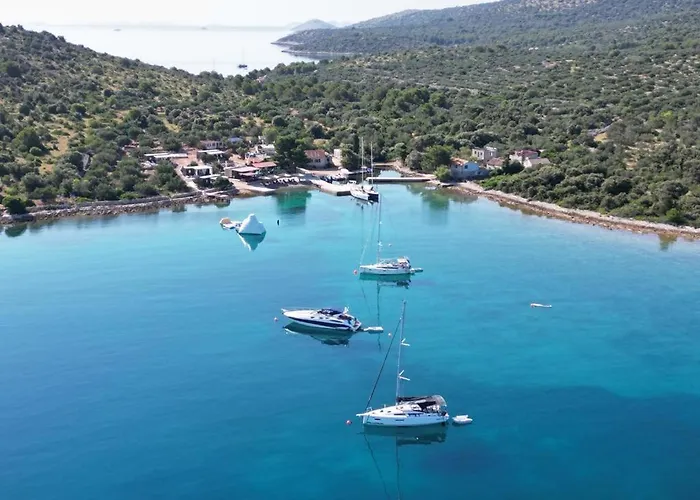 בית נופש House Lady - & Tavern Bain, Free Transport, Pool, Island Of Zut - Kornati *